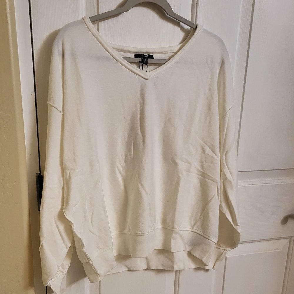 NYDJ V-neck long dolman sleeves Color Vanilla NWT Size 1X - Picture 2 of 13